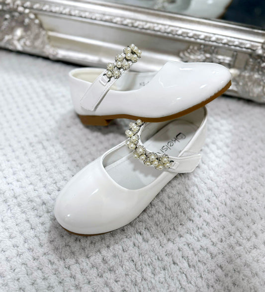 Older Girls White Pearl Detail Shoes (8-2)