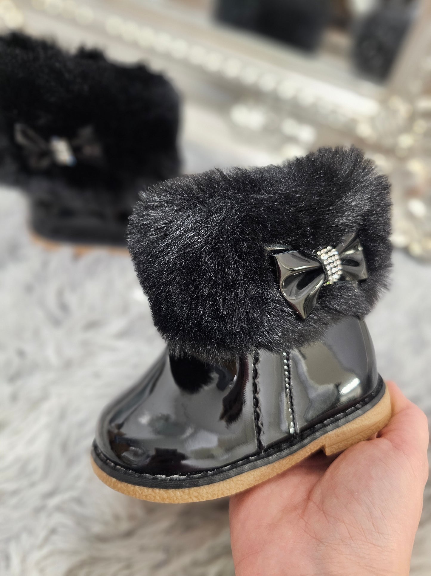 Kids Black Fur Bow Boots (3-7)(big sizing,size down)